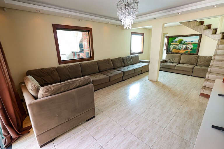 Mansão com Piscina e Área Gourmet em Venda Nova