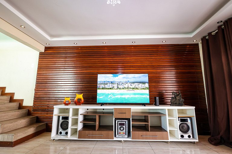 Mansão com Piscina e Área Gourmet em Venda Nova