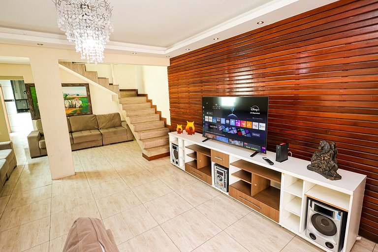 Mansão com Piscina e Área Gourmet em Venda Nova