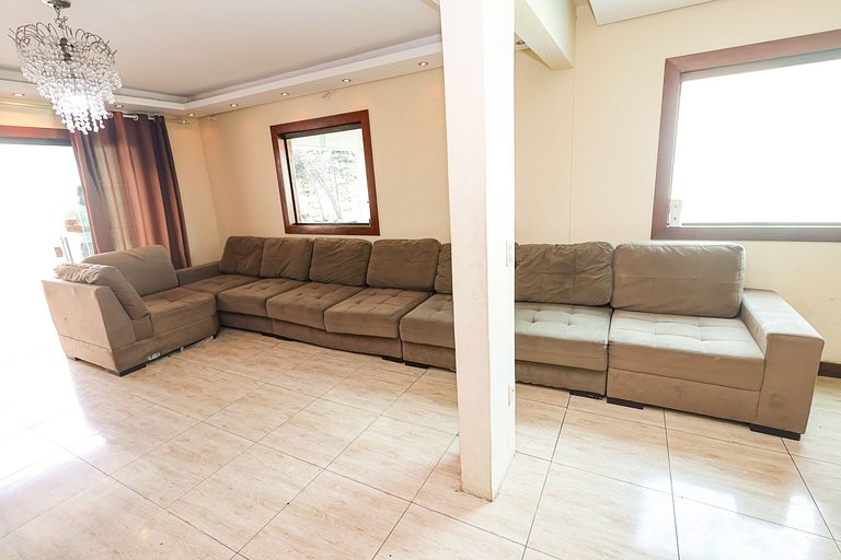 Mansão com Piscina e Área Gourmet em Venda Nova