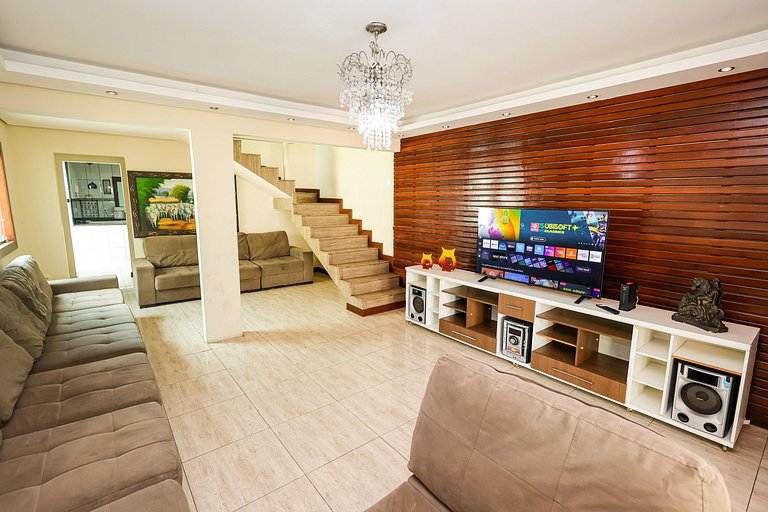 Mansão com Piscina e Área Gourmet em Venda Nova