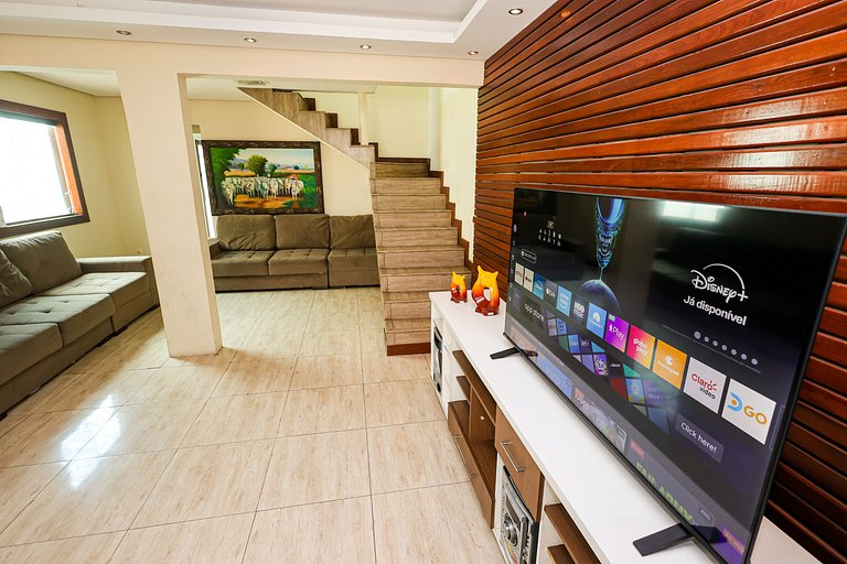 Mansão com Piscina e Área Gourmet em Venda Nova