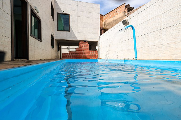 Mansão com Piscina e Área Gourmet em Venda Nova