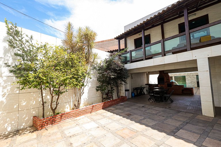 Mansão com Piscina e Área Gourmet em Venda Nova