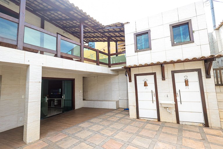 Mansão com Piscina e Área Gourmet em Venda Nova