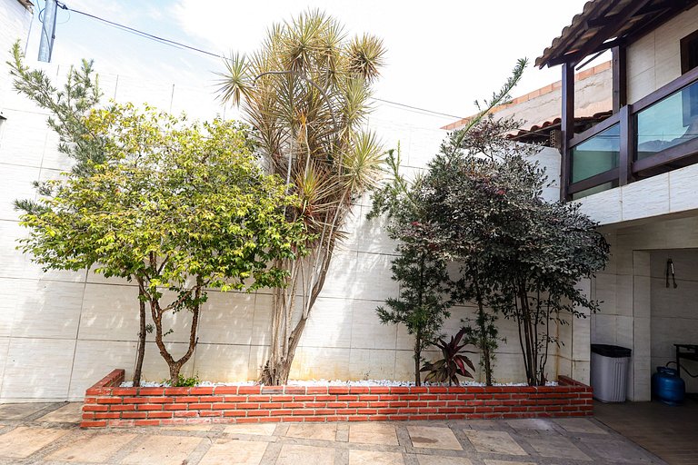 Mansão com Piscina e Área Gourmet em Venda Nova