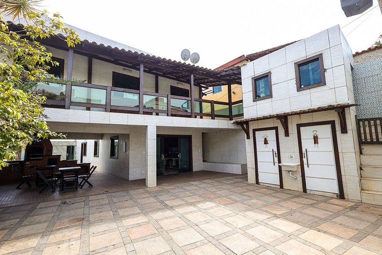 Mansão com Piscina e Área Gourmet em Venda Nova