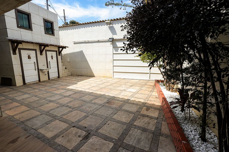 Mansão com Piscina e Área Gourmet em Venda Nova