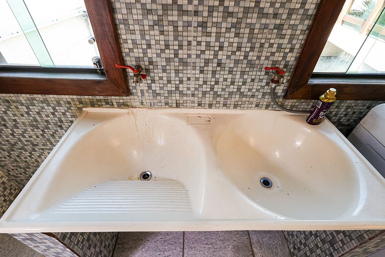 Mansão com Piscina e Área Gourmet em Venda Nova