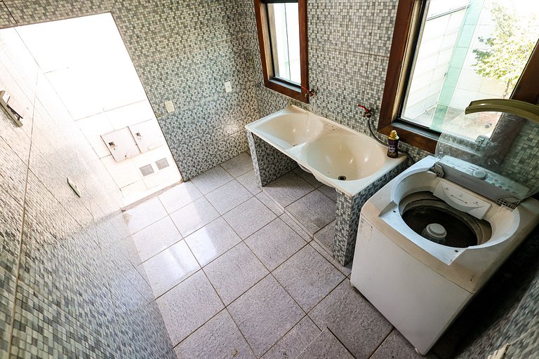 Mansão com Piscina e Área Gourmet em Venda Nova