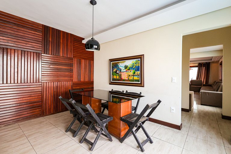 Mansão com Piscina e Área Gourmet em Venda Nova