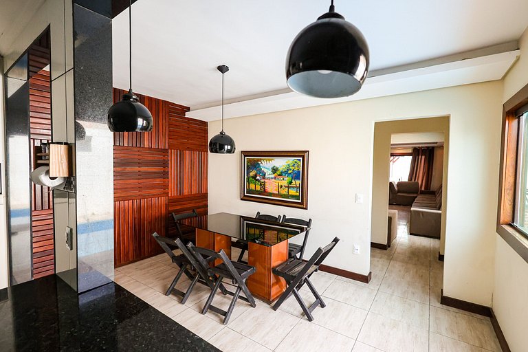 Mansão com Piscina e Área Gourmet em Venda Nova