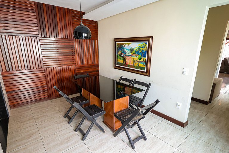 Mansão com Piscina e Área Gourmet em Venda Nova