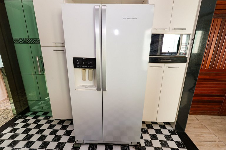 Mansão com Piscina e Área Gourmet em Venda Nova