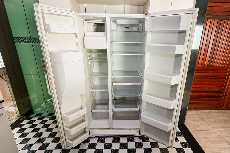 Mansão com Piscina e Área Gourmet em Venda Nova