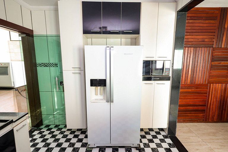 Mansão com Piscina e Área Gourmet em Venda Nova