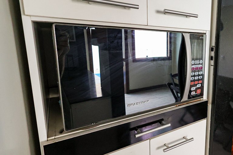 Mansão com Piscina e Área Gourmet em Venda Nova