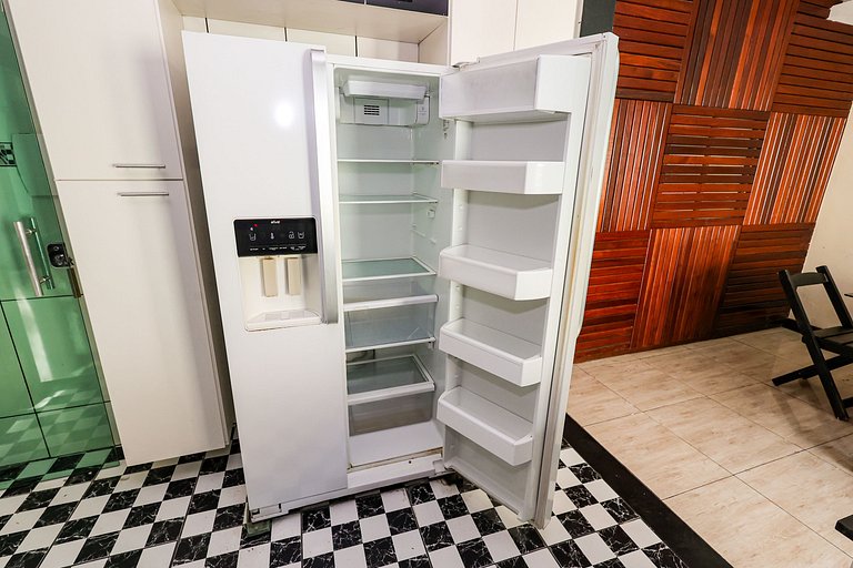 Mansão com Piscina e Área Gourmet em Venda Nova