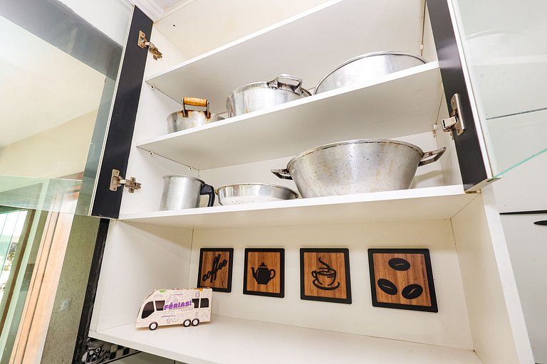 Mansão com Piscina e Área Gourmet em Venda Nova