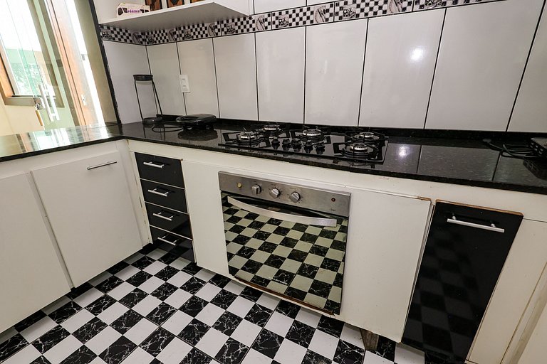 Mansão com Piscina e Área Gourmet em Venda Nova