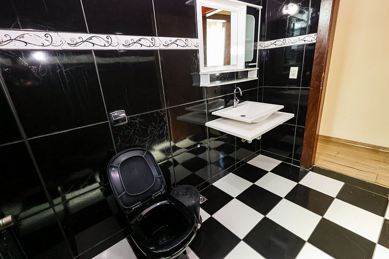 Mansão com Piscina e Área Gourmet em Venda Nova