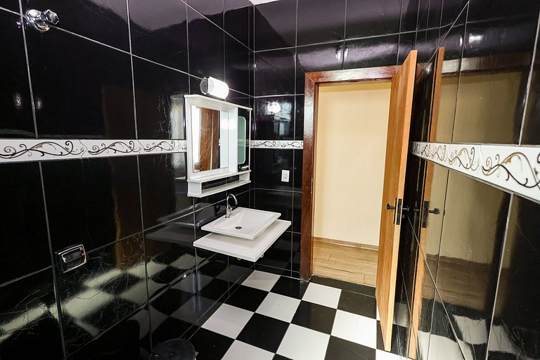 Mansão com Piscina e Área Gourmet em Venda Nova