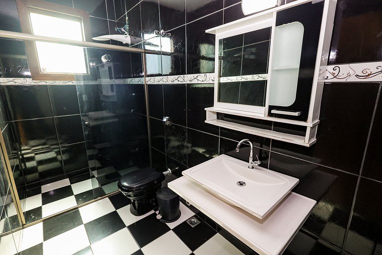 Mansão com Piscina e Área Gourmet em Venda Nova