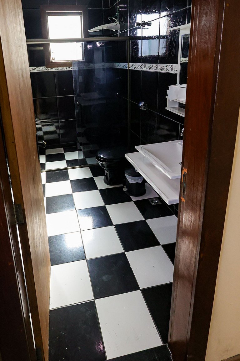 Mansão com Piscina e Área Gourmet em Venda Nova