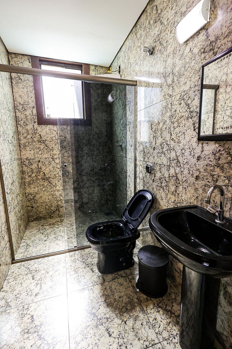 Mansão com Piscina e Área Gourmet em Venda Nova