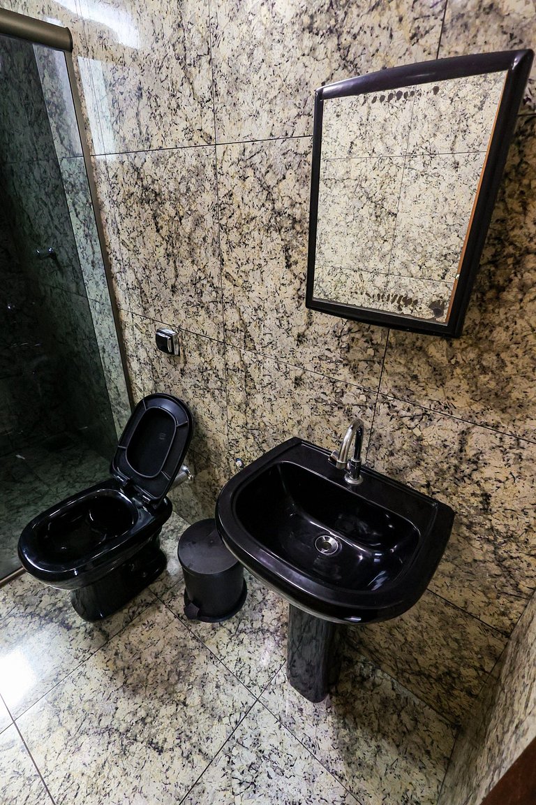 Mansão com Piscina e Área Gourmet em Venda Nova