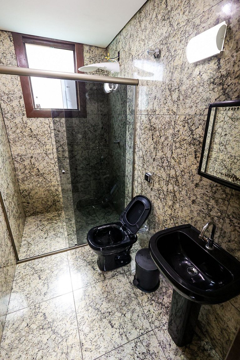 Mansão com Piscina e Área Gourmet em Venda Nova