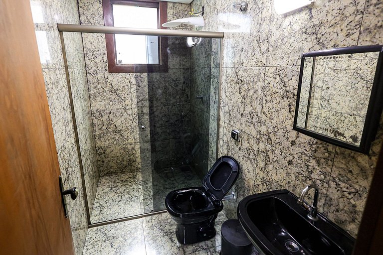 Mansão com Piscina e Área Gourmet em Venda Nova