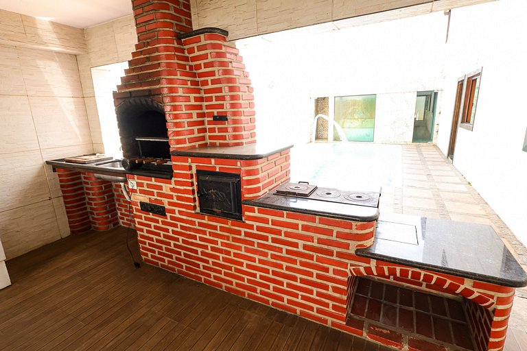 Mansão com Piscina e Área Gourmet em Venda Nova