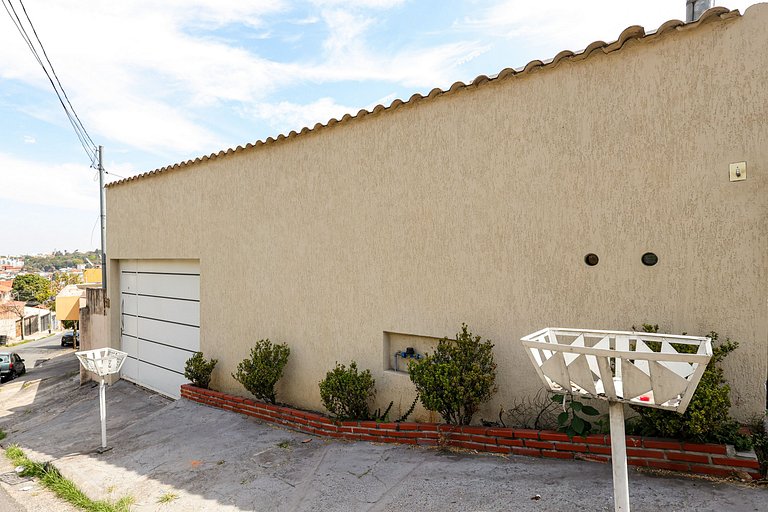 Mansão com Piscina e Área Gourmet em Venda Nova