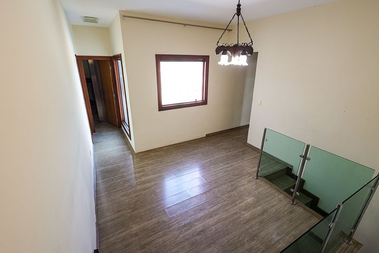 Mansão com Piscina e Área Gourmet em Venda Nova