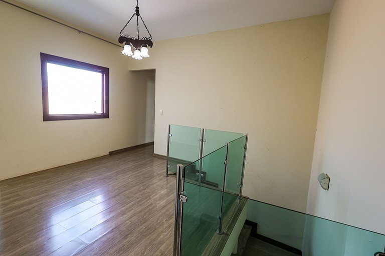 Mansão com Piscina e Área Gourmet em Venda Nova