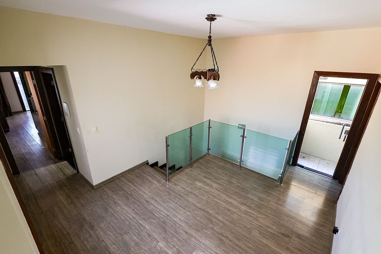 Mansão com Piscina e Área Gourmet em Venda Nova