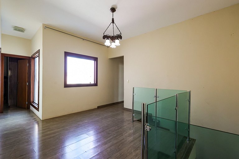 Mansão com Piscina e Área Gourmet em Venda Nova