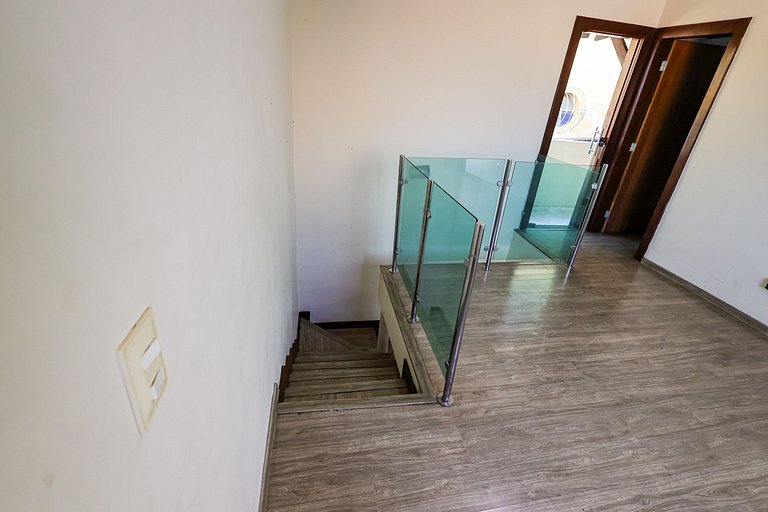 Mansão com Piscina e Área Gourmet em Venda Nova