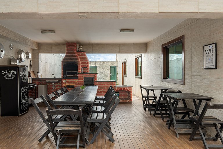 Mansão com Piscina e Área Gourmet em Venda Nova
