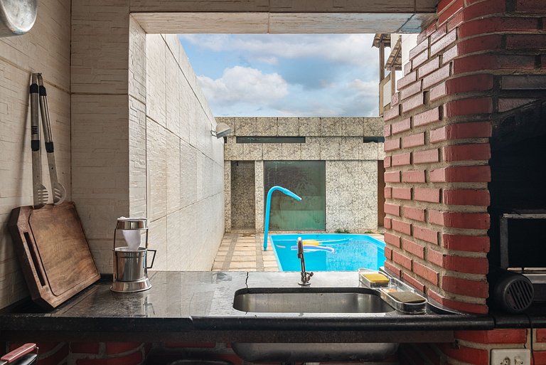 Mansão com Piscina e Área Gourmet em Venda Nova
