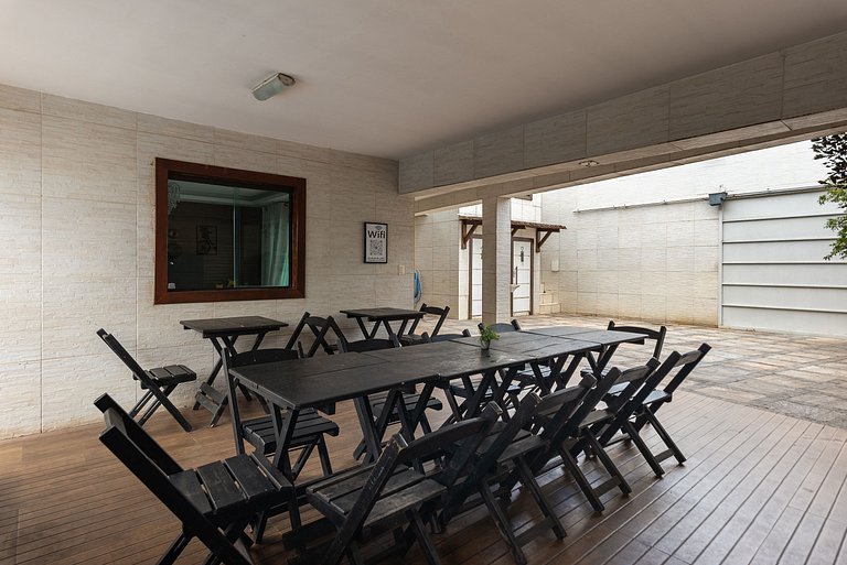 Mansão com Piscina e Área Gourmet em Venda Nova