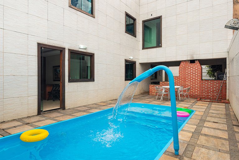 Mansão com Piscina e Área Gourmet em Venda Nova