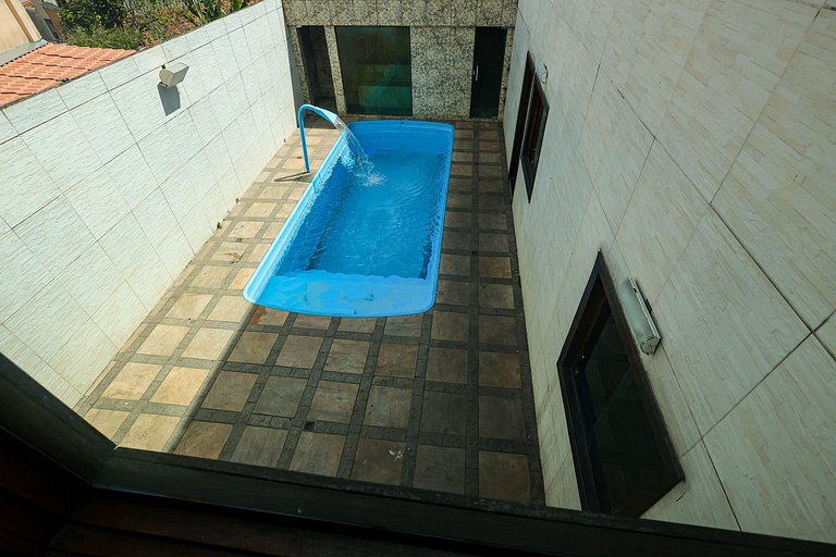 Mansão com Piscina e Área Gourmet em Venda Nova