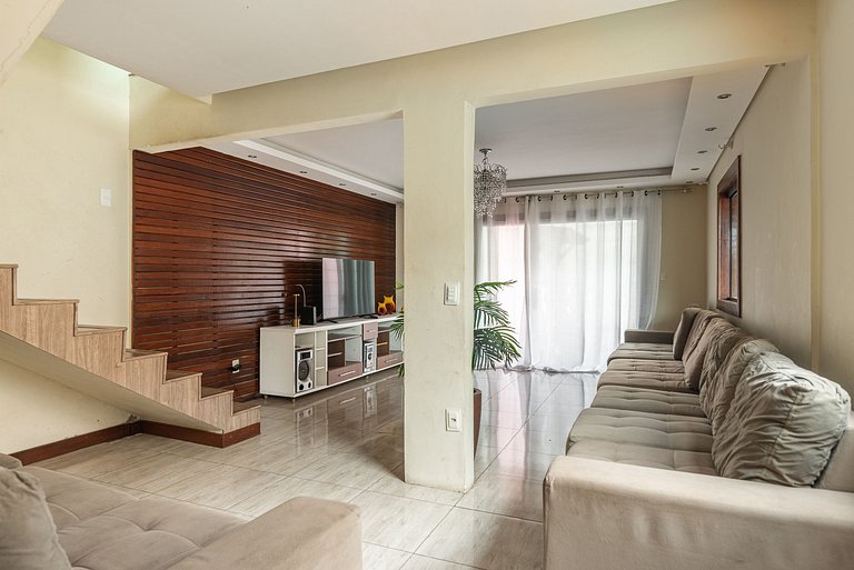 Mansão com Piscina e Área Gourmet em Venda Nova