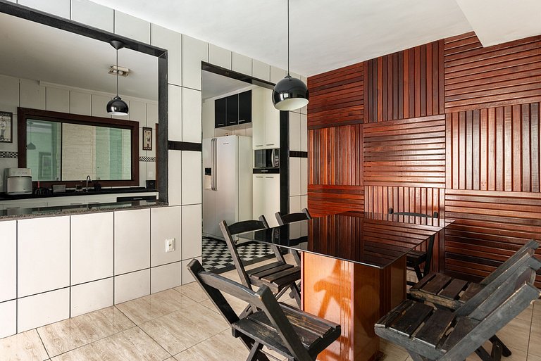 Mansão com Piscina e Área Gourmet em Venda Nova