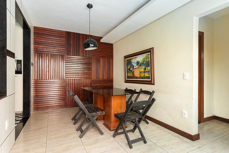 Mansão com Piscina e Área Gourmet em Venda Nova