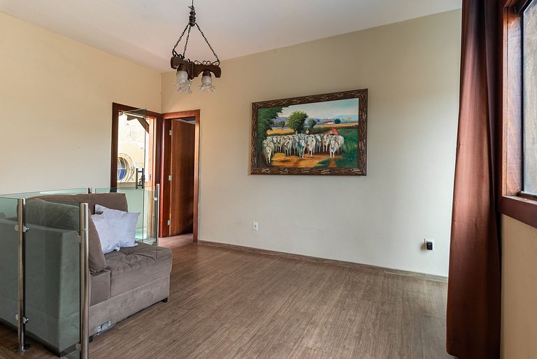 Mansão com Piscina e Área Gourmet em Venda Nova