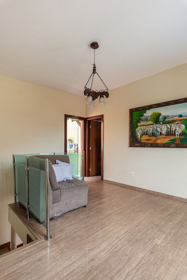 Mansão com Piscina e Área Gourmet em Venda Nova