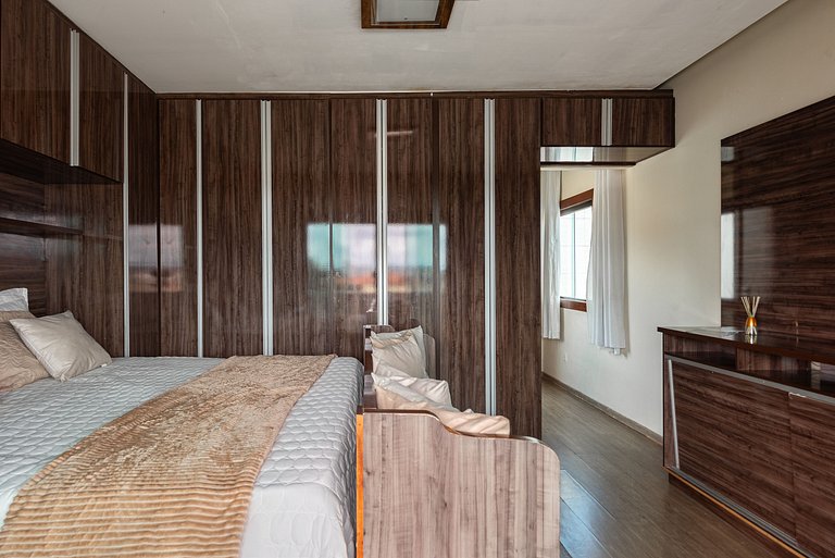 Mansão com Piscina e Área Gourmet em Venda Nova